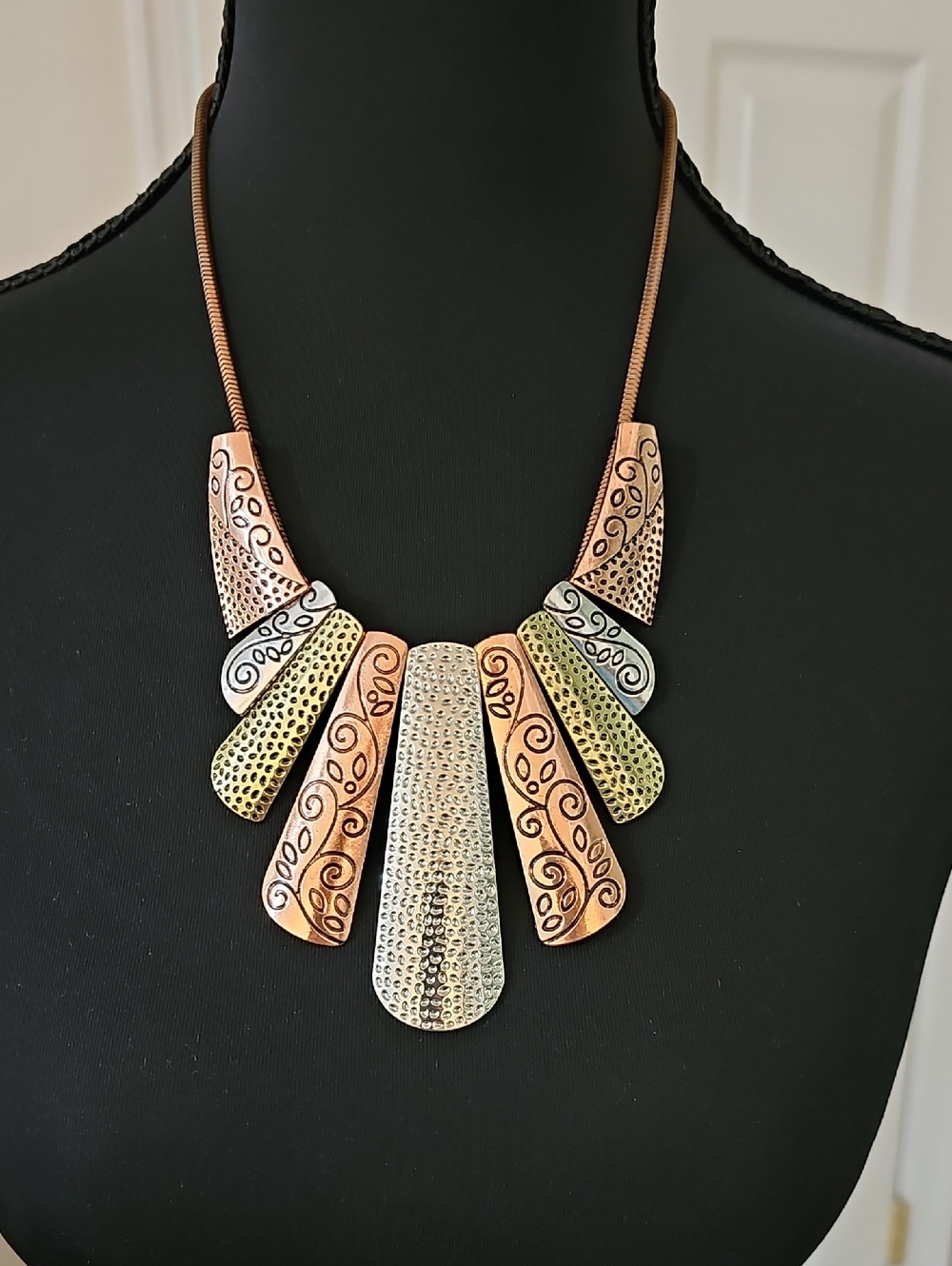 Necklace - Picture 4 of 16